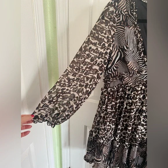 Betsey Johnson Flowy Animial Print Ruffle Babydoll Dress Size 8 - Picture 3 of 13